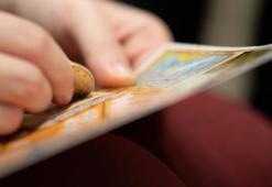 Yerde bulduğu dolarla kazı kazan alıp 1 milyon kazandı