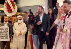 Misafirleri şaşkına çeviren düğün! Mezar taşı getirip helallik aldılar