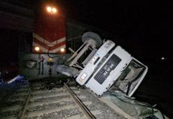 Edirne'de yolcu treni beton pompası aracına çarptı