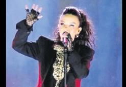 Şarkılarıyla İzmir’i coşturdu