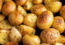 Fırında pişse de ağza ızgara tadı geliyor! 1 saate hazır, çıtır çıtır patates bombası