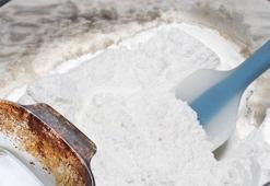 Borcama yapışıp zamklaşıyor! Meğer yağı, kiri sökmeye 2 malzeme yetiyormuş