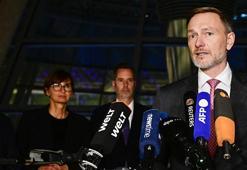 Almanya'da kriz: Scholz 'Güvenime ihanet etti' dediği bakanı kovdu