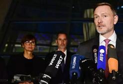 Almanya'da kriz: Scholz 'Güvenime ihanet etti' dediği bakanı kovdu