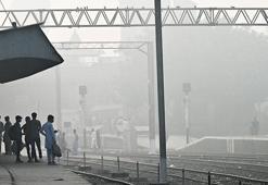 Pakistan, 26 kişinin öldüğü patlamanın ardından tren seferlerini iptal etti