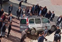 Direksiyon başında baygınlık geçirdi, aracıyla hükümet konağına daldı