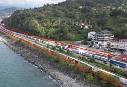 Kilometrelerce TIR kuyruğu oluştu! ‘4-5 gün burada bekliyoruz’