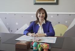 Ten Tene Temasla Hayata Sarılsın' projesiyle, yenidoğan yoğun bakım ünitesindeki sağlık çalışanlarına eğitimler veriliyor.