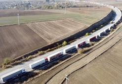 Sınır kapılarında sistem değişti: 25 kilometre TIR kuyruğu oluştu