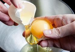 Cildi bebek gibi yapacak! Faydası yumurta akından geliyormuş
