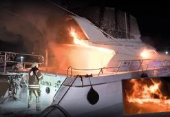 Fatih'te lüks yat alev alev yandı