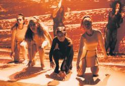 Tanıdığı ve tanımadığı tüm kadınlar için yürüyor