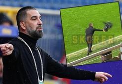 Eyüpspor'da Arda Turan akreditasyon kartını ve montunu yere fırlattı