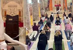 Olay sosyal medyada infial yarattı! Tarihi kilisedeki yoga seansına tepki