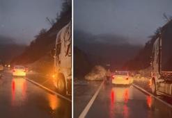 Artvin'de tehlikeli anlar! Dev kaya parçaları yola düştü karayolu ulaşıma kapandı