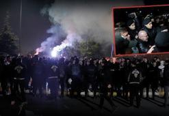 Beşiktaş'a havaalanında taraftar protestosu! 'Haklısınız, gereğini yapacağız'