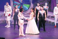 Yerimi bilmem sahnede ‘Araf’tayım