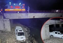 Hakkari'de 15 metre yükseklikteki köprüden Zap Suyu'na uçtu! Kamyonetteki 4 kişi yaralandı