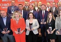 Şirketler yapay zekaya uyum için dönüşüyor