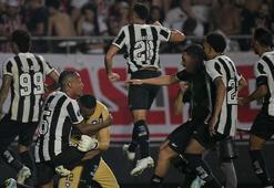 Copa Libertadores'te bir ilk! 10 kişi tarihe geçtiler