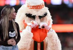 Takımın maskotu muhabirin numarasını istedi! "Takımın ipin ucunda sen..."