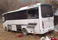 Kütahya'da işçileri taşıyan servis devrildi!