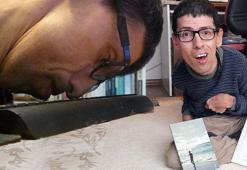 Mustafa'nın büyük başarısı! Klavyeyi burnu ile kullanarak 2 kitap yazdı