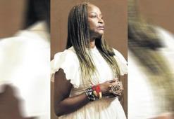 Bienalin ilk Afrikalı kadın küratörü