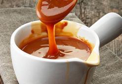 Topak topak olan karameli krem kıvamına getiren tüyo! Hafif ısıtmak iş bitiriyor