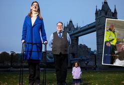 Dünyanın en uzun boylu kadını Rumeysa Gelgi bakın İngiltere'ye nasıl uçtu