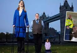 Dünyanın en uzun boylu kadını Rumeysa Gelgi bakın İngiltere'ye nasıl uçtu