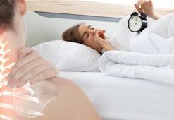 Ağrısız sızısız uyanmak için 2 püf nokta! Asıl sebep uyku pozisyonu olabilir