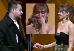 Altın Kelebek'te görülmemiş olay! Alper Rende sevgilisi Betül Çakmak'a evlenme teklif etti