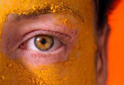 Zerdeçal mucize yaratıyor! 4 haftada şaşırtan değişim, cildi taş gibi sıkılaştırıyor