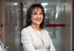 Ten tene temasla hayata sarılıyorlar