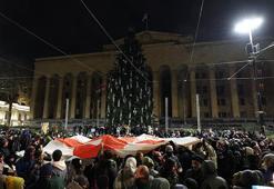 Gürcistan cumhurbaşkanını belirliyor, tek aday eski futbolcu Kavelaşvili