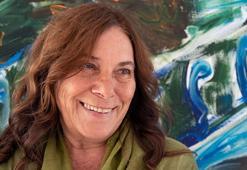 Usta bir yazar tanıyalım: Latife Tekin kimdir?