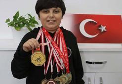 Masal yerine matematik soruları soruyordu! 10 yaşında dünya birincisi oldu