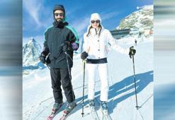 İsviçre’de kayak pozu