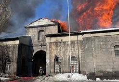 Askeriye deposu olarak kullanılan tarihi Taşambarlar'da yangın!