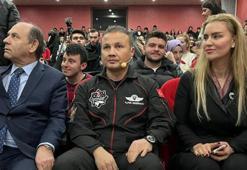 Alper Gezeravcı Türk Hava Kurumu Üniversitesi öğrencileriyle bir araya geldi