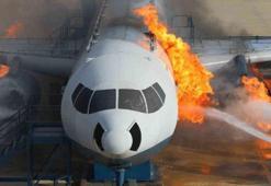 Uçaklar neden düşüyor? Hayatta kalmak için en güvenli koltuk hangisi?