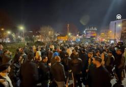 İşlek cadde ve meydanlarda yılbaşı hareketliliği