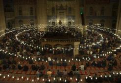 BUGÜN KANDİL Mİ, NE KANDİLİ? 2025 Diyanet Dini Günler Kandil Takvimi ile Regaip Kandili tarihi ne zaman?