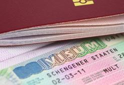 Bulgaristan ve Romanya AB'nin vizesiz seyahat bölgesine fiilen dahil oldu