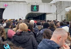 Kilometrelerce kuyruk oluştu! ‘3 saattir sırada bekliyorum’