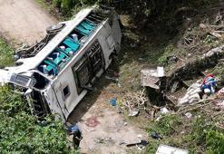 Kolombiya turistleri taşıyan otobüs uçuruma yuvarlandı! 13 ölü