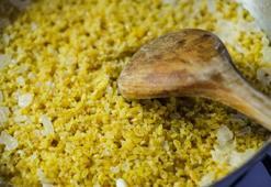 Tane tane bulgur pilavı yapmak çok basit! Sıcak su üzerini azıcık geçince yetiyor