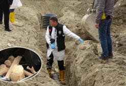 Burdur'da çevre düzenlemesi yaparken işçiler şok geçirdi! Kazmayı vurdukça insan kemikleri çıktı