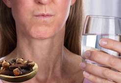 Ağız kokusu da boğaz ağrısı da bırakmıyor! Pahalı gargaralara taş çıkartan doğal çözüm